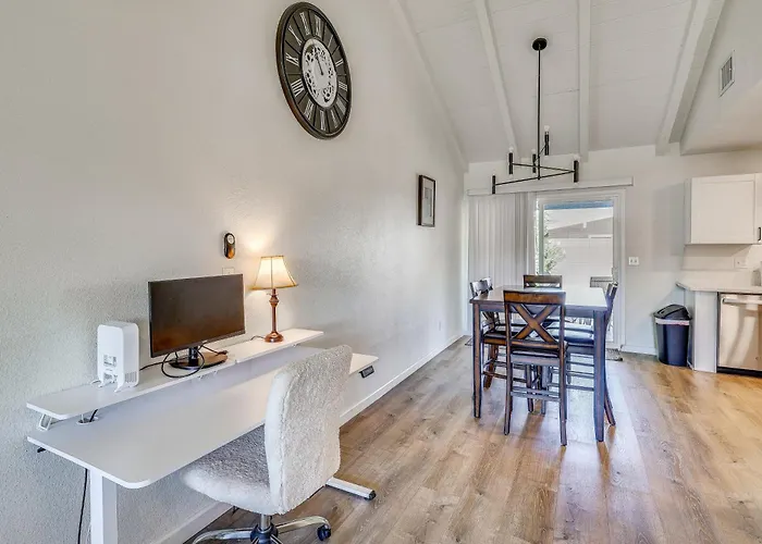 Near River! W/ Fenced Yard In Bullhead Ferienhaus *