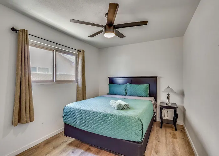 Near River! W/ Fenced Yard In Bullhead Ferienhaus