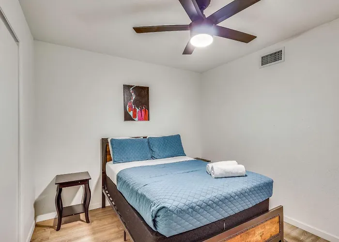 Near River! W/ Fenced Yard In Bullhead *